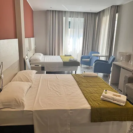 Vintage Hotel *